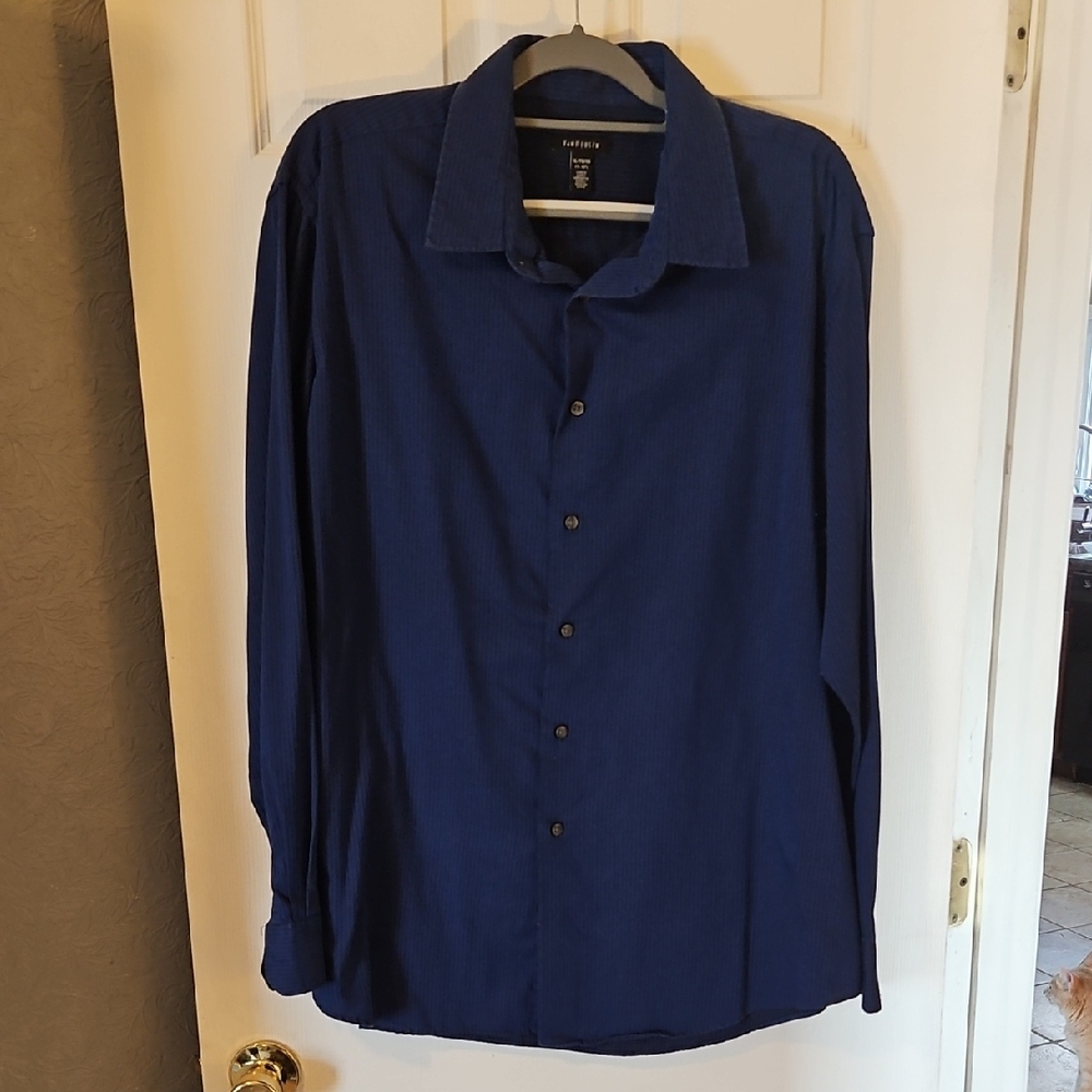 Van Heusen Signature Men's Navy Dress Shirt